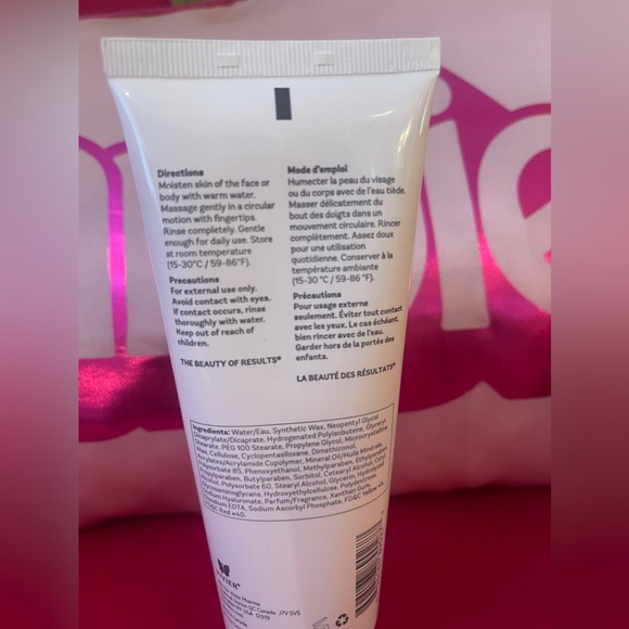 Vivier vitamin C scrub with hyaluronic acid and biodegradable beads exfoliant - Picture 3 of 4